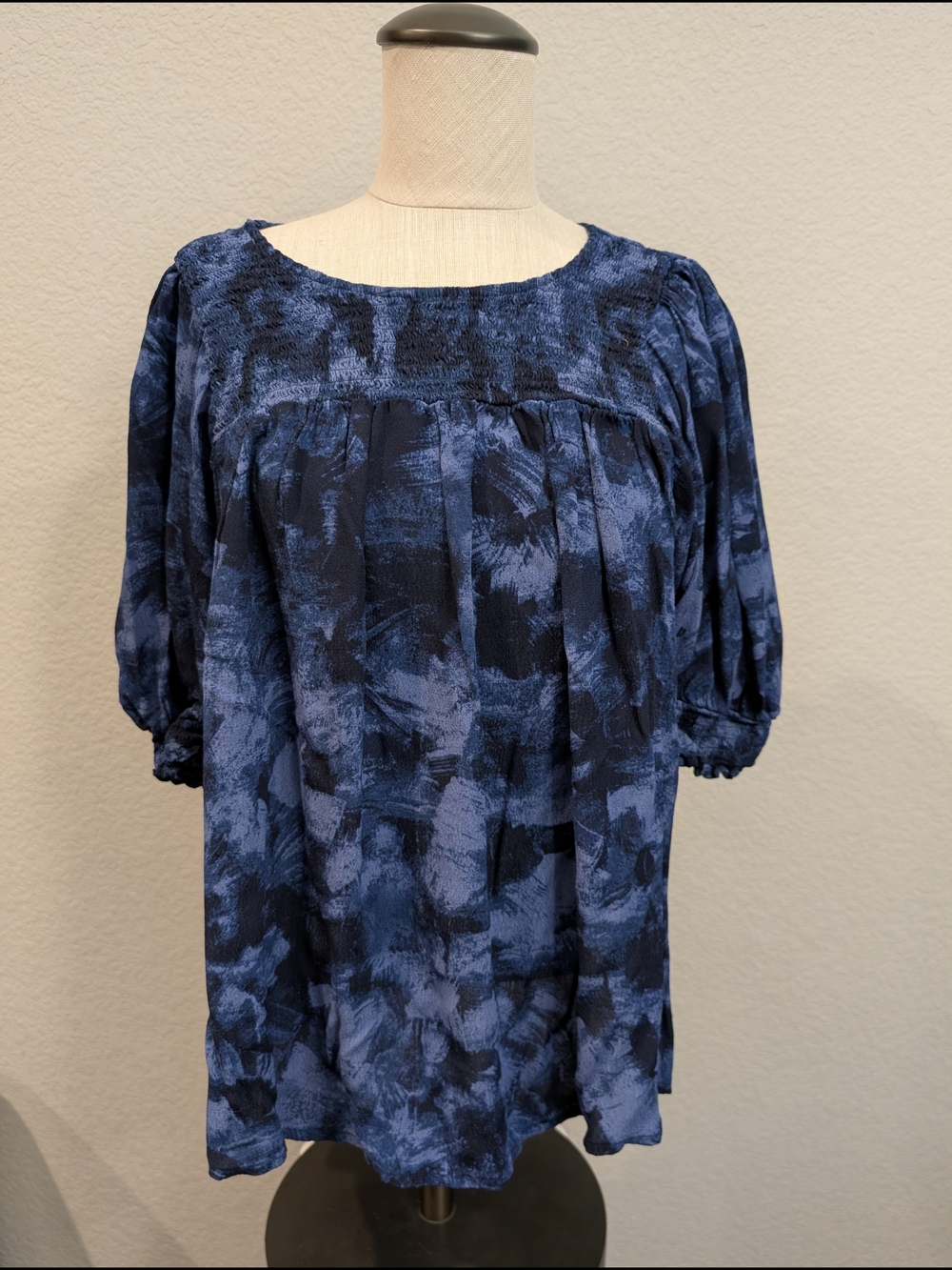 Terra & Sky Women's Sz 0X Navy and Slate Blue Patterned Smocked Yoke Blouse